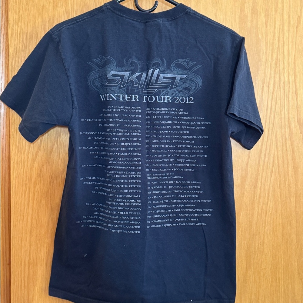 Black Graphic Skillet Tour Shirt….band shirt - Picture 2 of 3